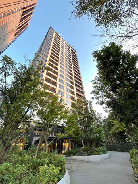 1LDK Mansion in Shinjuku, Tokyo - Image 1