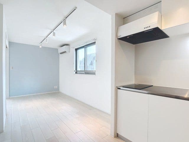 1LDK Mansion in Shinjuku, Tokyo - Image 1