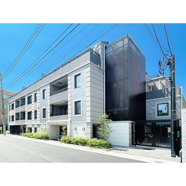 1LDK Mansion in Shinjuku, Tokyo - Image 1