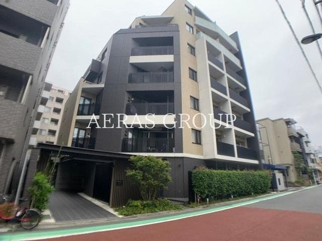 1LDK Mansion in Shinjuku, Tokyo - Image 1