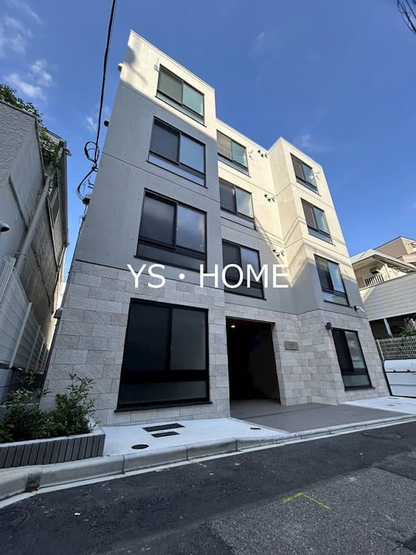 1LDK Mansion in Shinjuku, Tokyo - Image 1