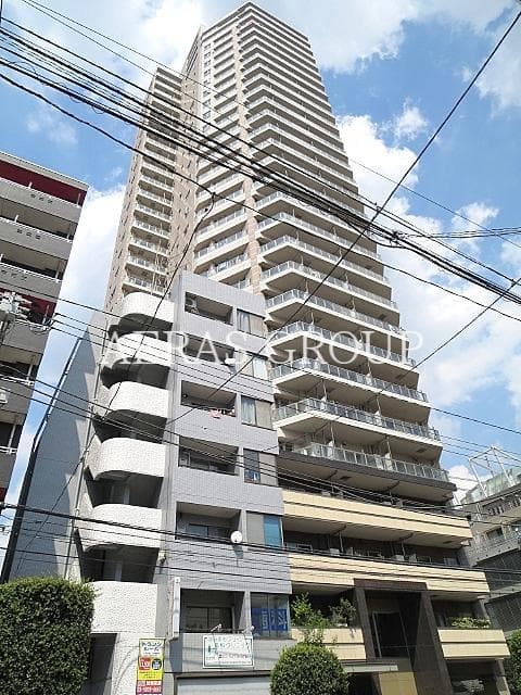1LDK Mansion in Shinjuku, Tokyo - Image 1
