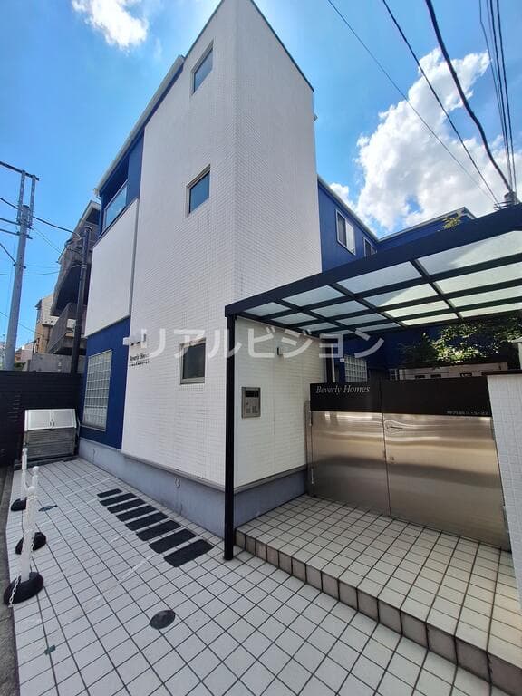 2LDK Apartment in Shibuya, Tokyo - Image 1