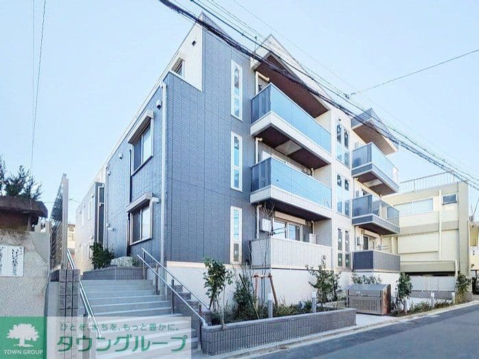 2LDK Apartment in Shinjuku, Tokyo - Image 1