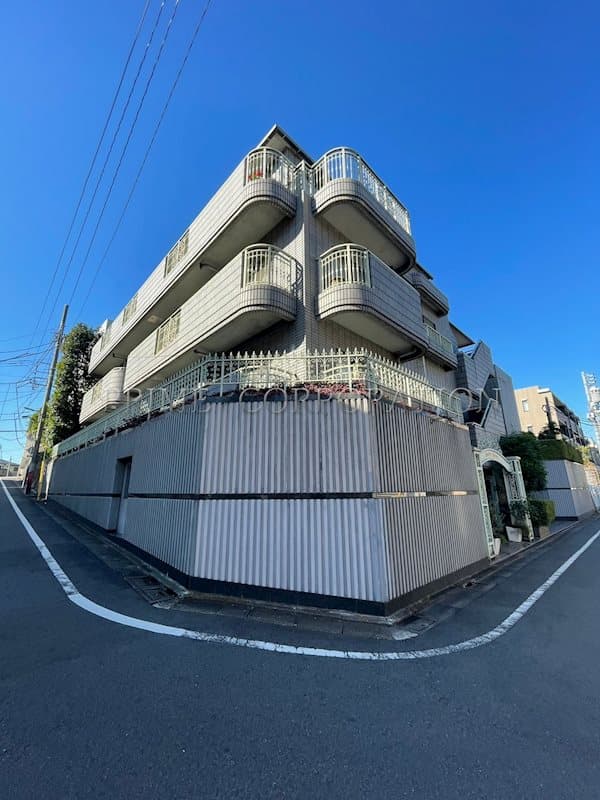 2LDK Mansion in Meguro, Tokyo - Image 1