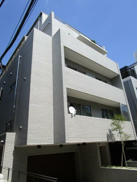 2LDK Mansion in Minato, Tokyo - Image 1