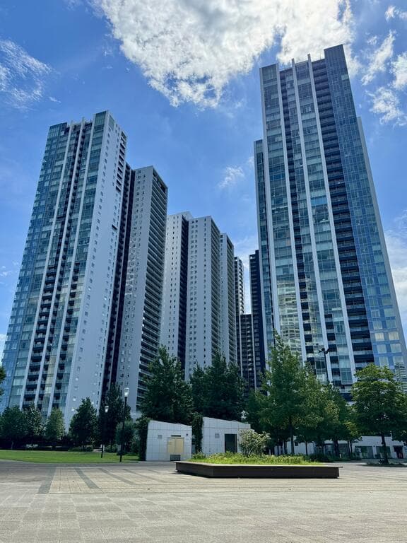 2LDK Mansion in Minato, Tokyo - Image 1