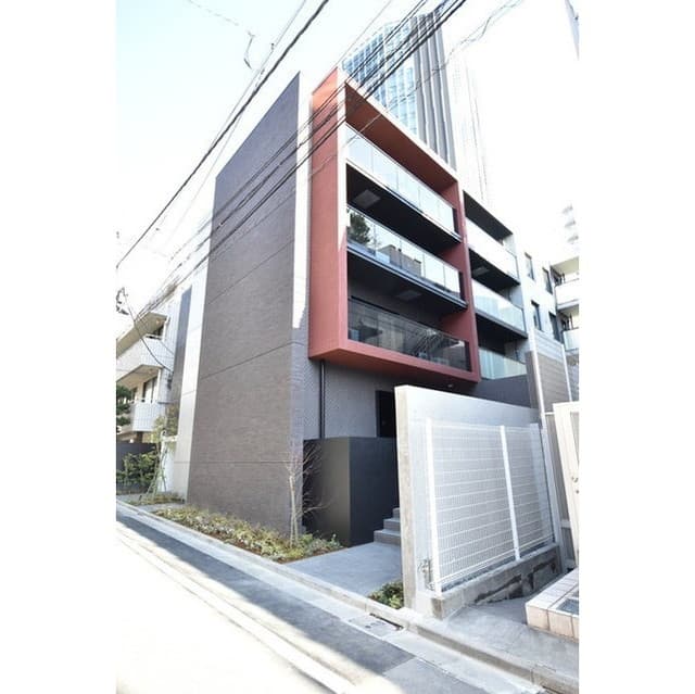 2LDK Mansion in Minato, Tokyo - Image 1