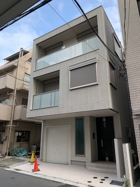 2LDK Mansion in Shibuya, Tokyo - Image 1