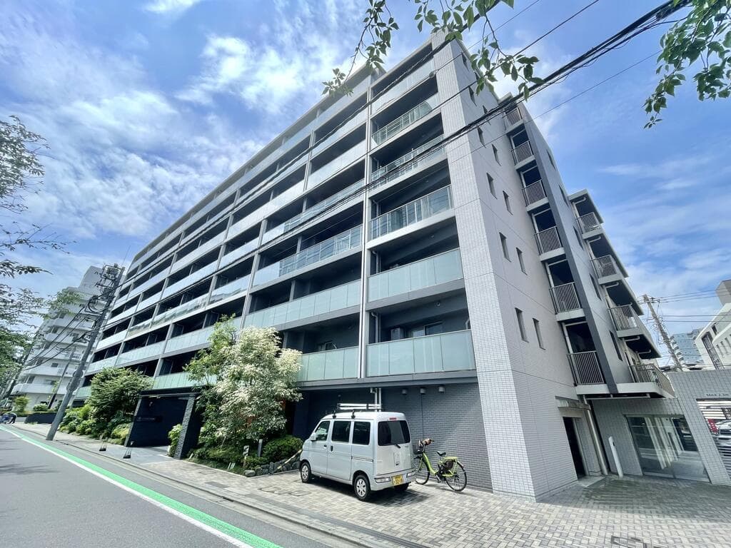 3LDK Mansion in Meguro, Tokyo - Image 1