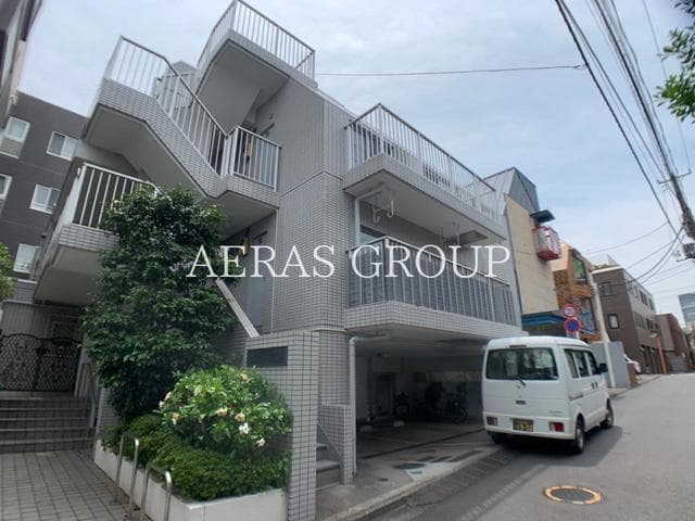 3LDK Mansion in Shinjuku, Tokyo - Image 1