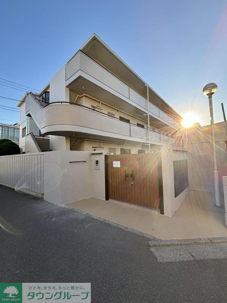 3LDK Mansion in Shinjuku, Tokyo - Image 1