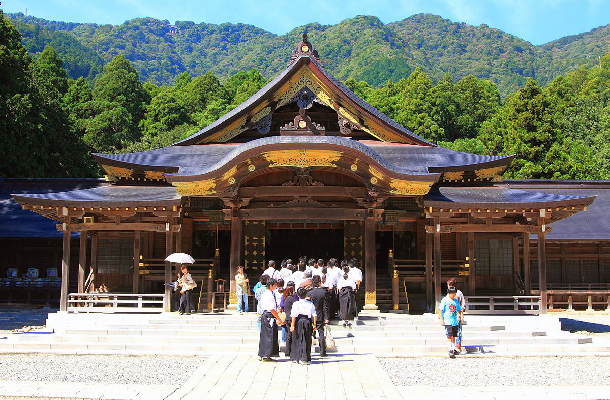 Yahiko Shrine